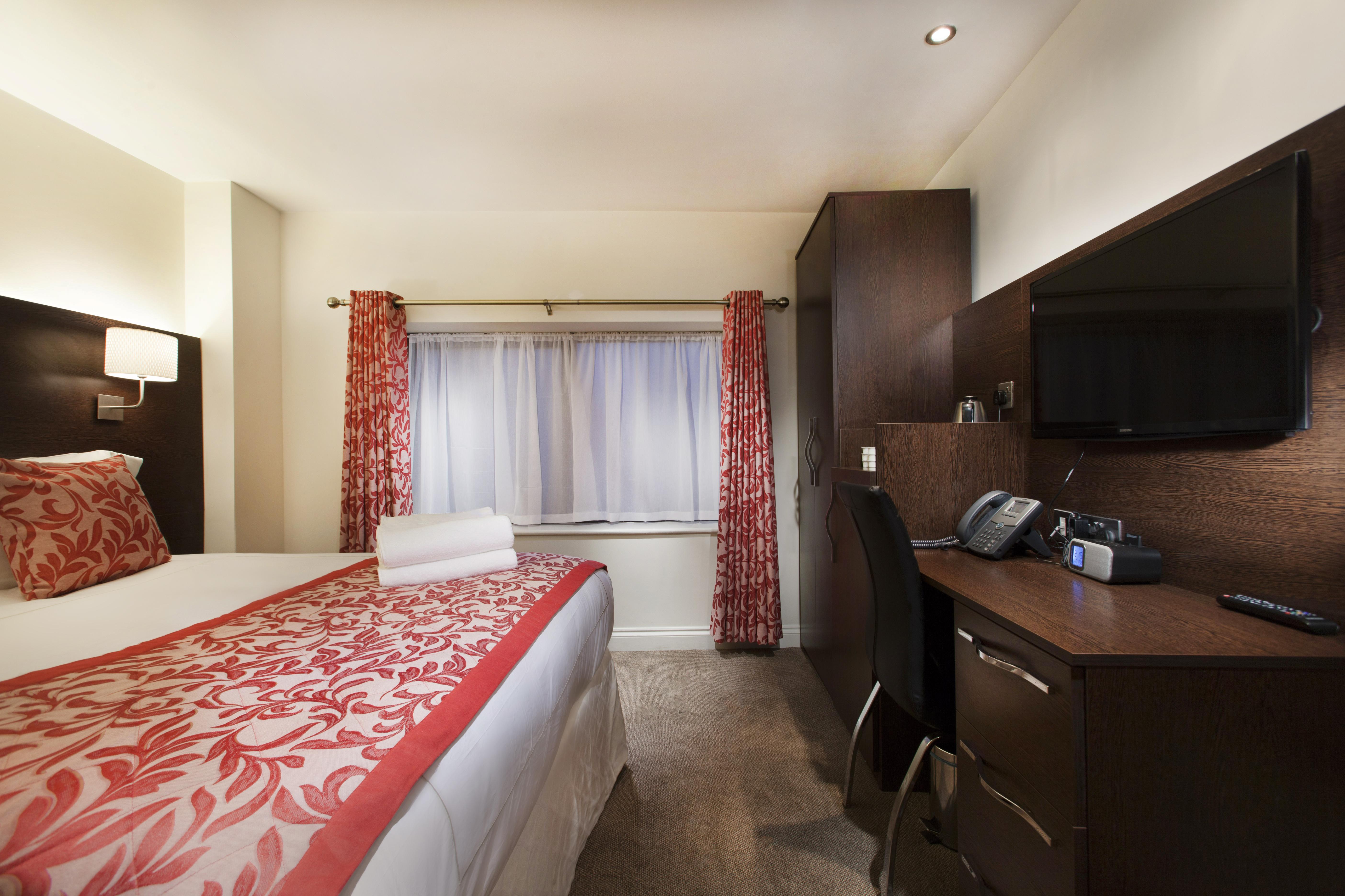 Hotel Shepherds Bush Лондон Екстериор снимка